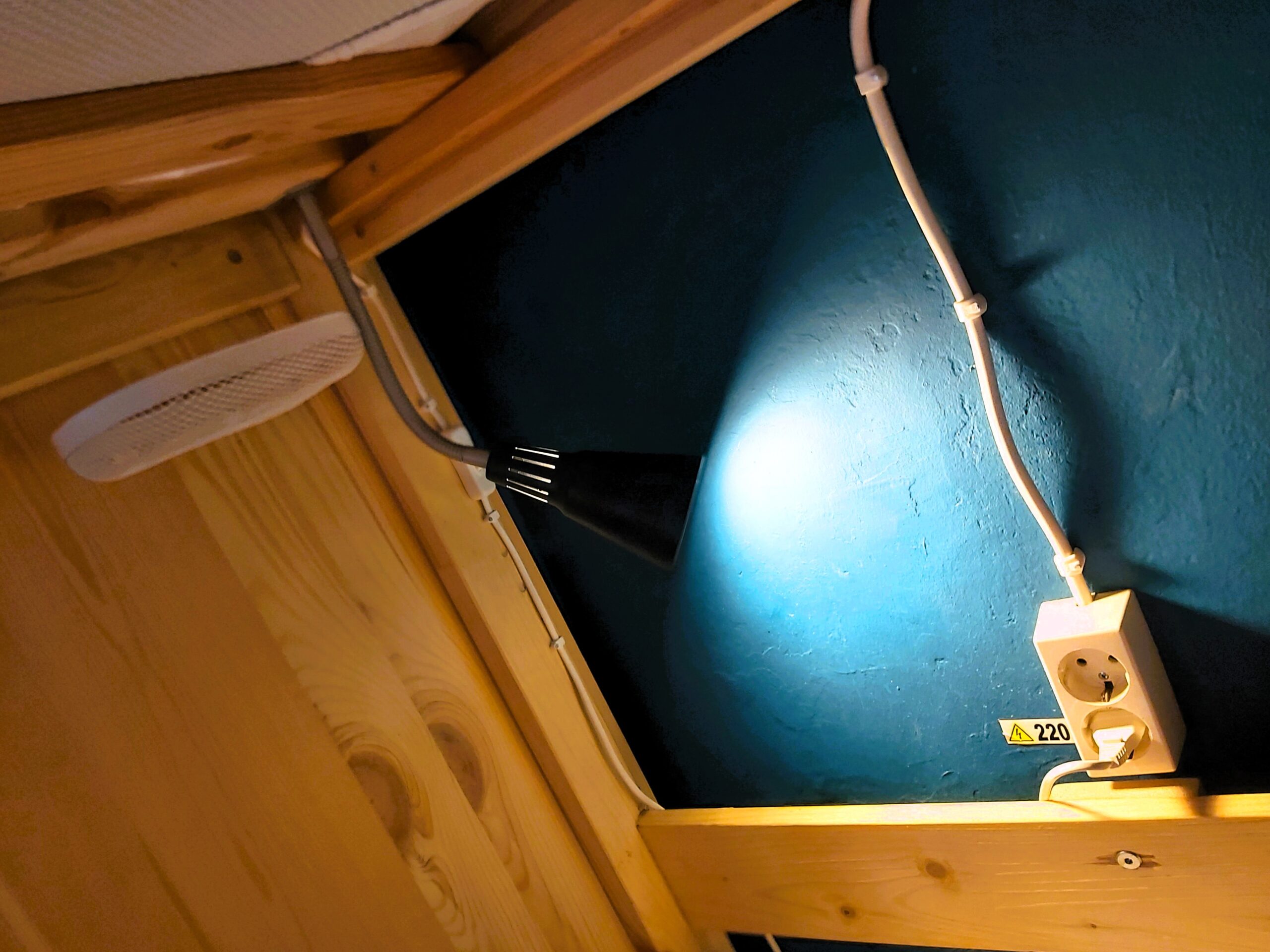 A view of a lamp and shelf in a dorm bed at InVerve Hostel in Timisoara, Romania.