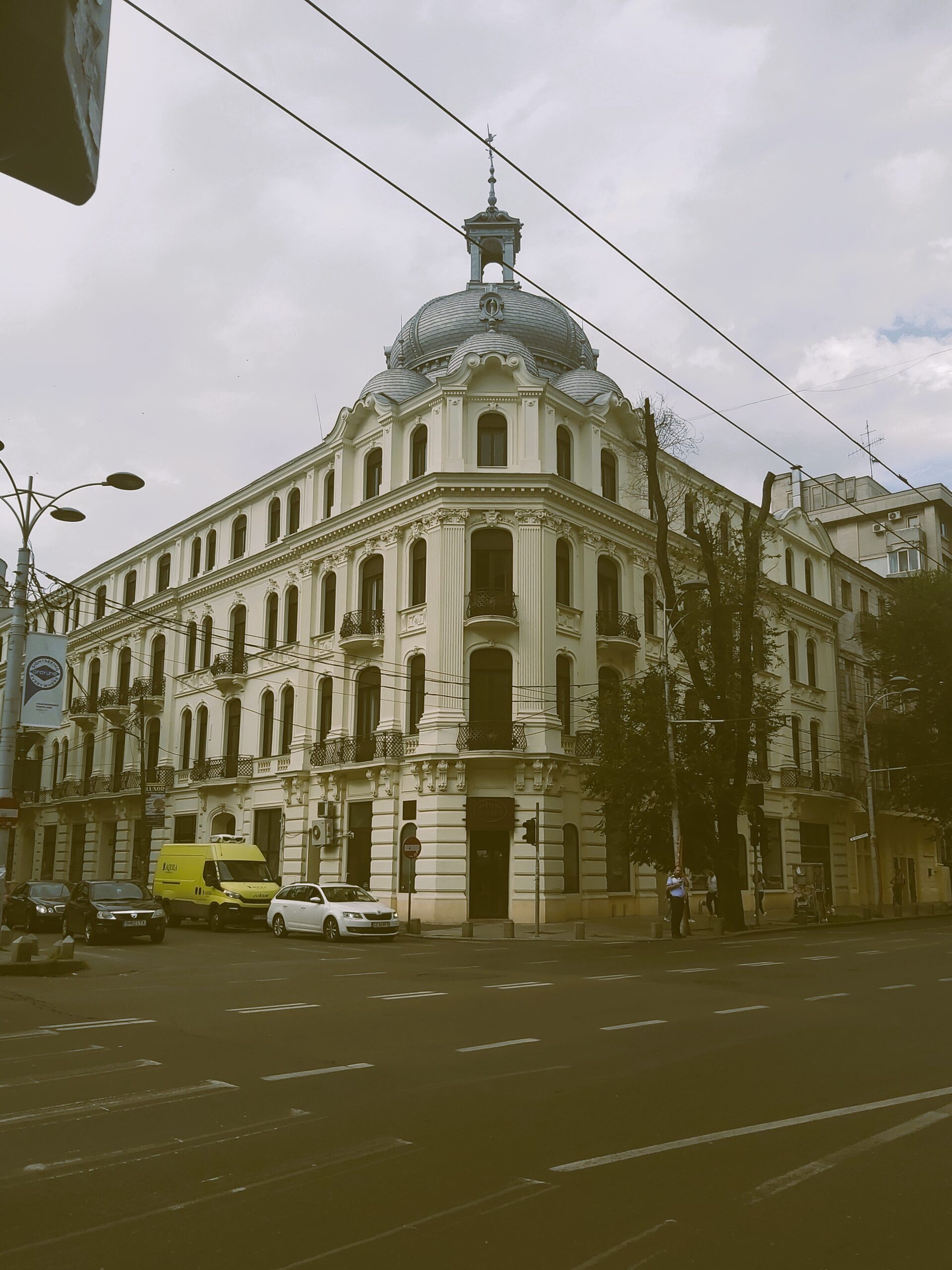 Old building with yellow van outside in București, Romania