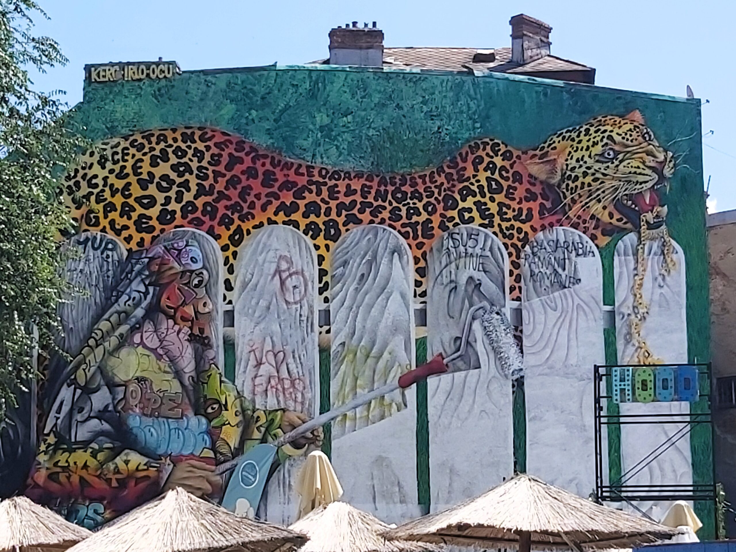 A colourful mural of a leopard on the side of a building in București, Romania