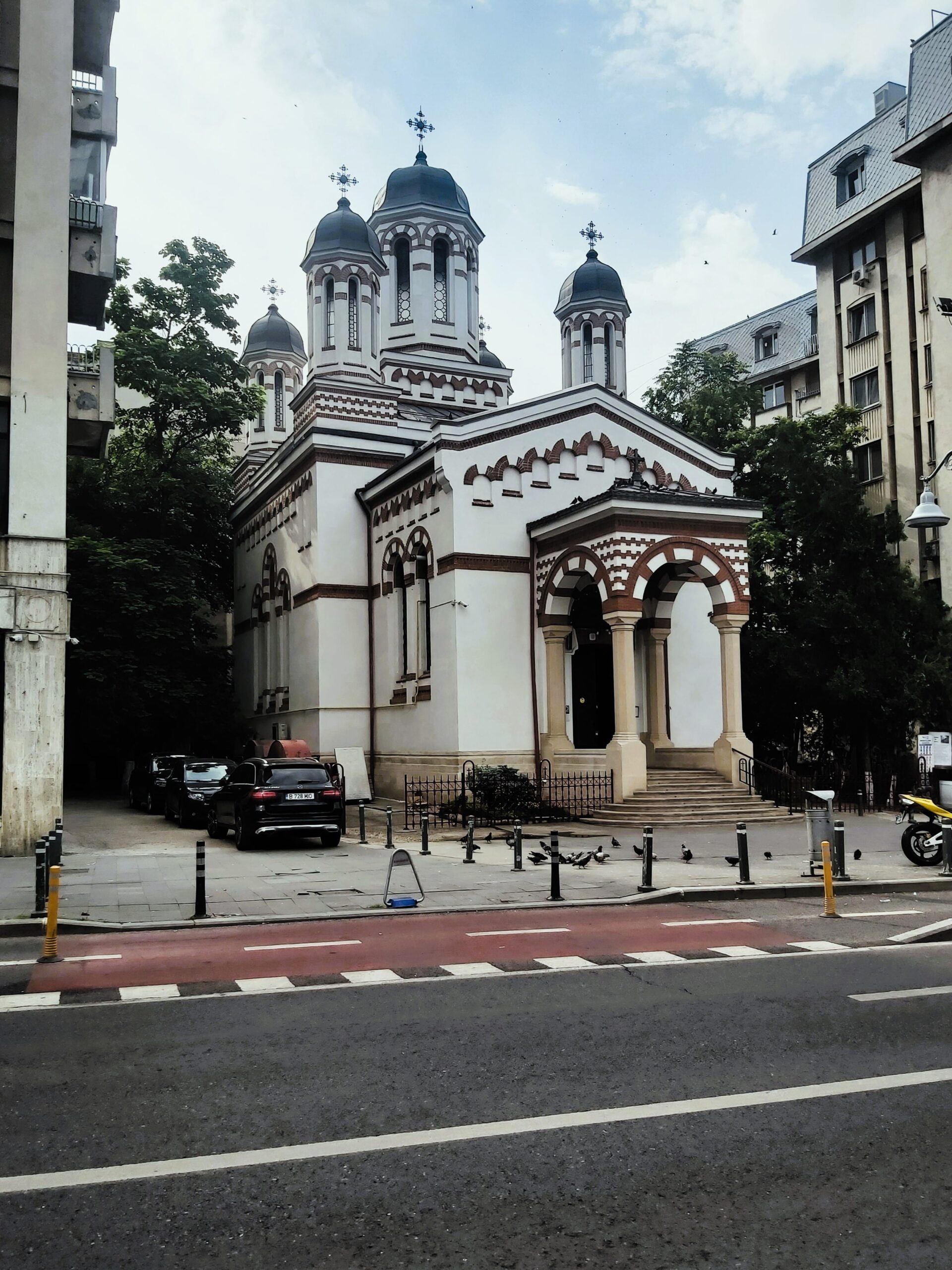 A small white and brown church in București, Romania
